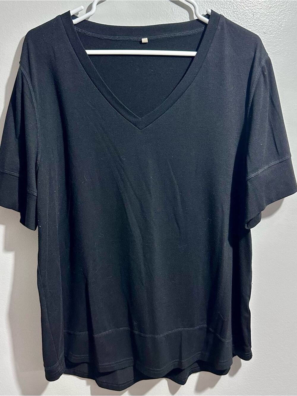 Black V-Neck Short Sleeve Tee Size XL (420)